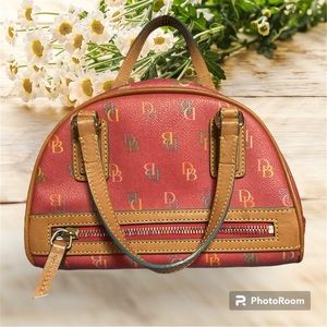 ☀️☀️Dooney and Bourke vintage mini!!☀️☀️